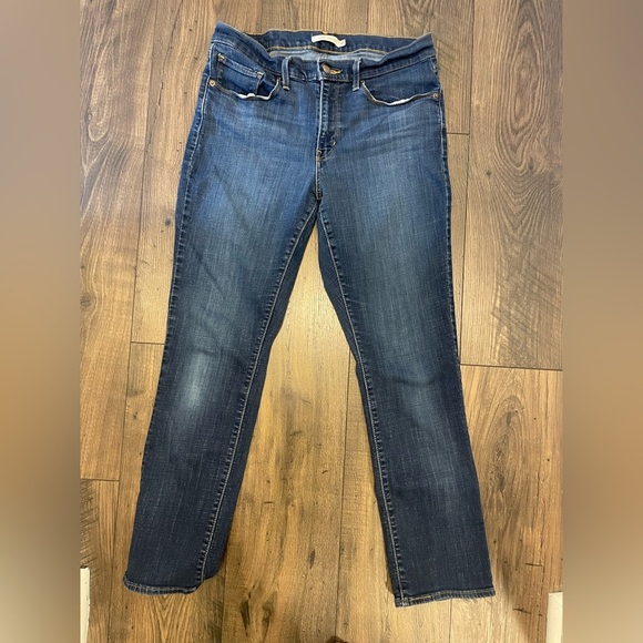Levi’s Women's Blue Jeans - Picture 2 of 8